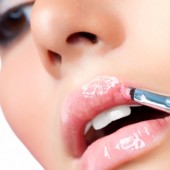 Как выглядеть моложе с помощью макияжа