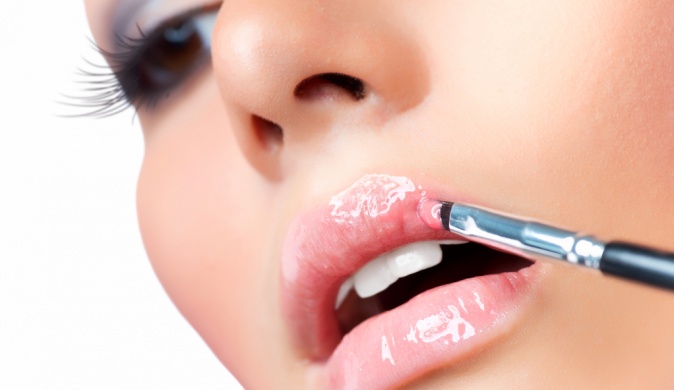 Как выглядеть моложе с помощью макияжа