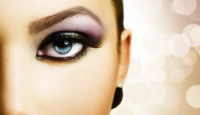 Как правильно скрывать синяки: декоративная косметика