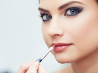 ТОП-10 персиковых блесков для губ: весна-лето