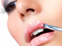 Как выглядеть моложе с помощью макияжа: советы визажиста