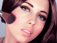 Крем-пудра: использование летом