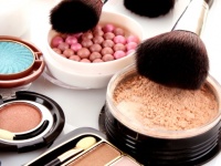 Как правильно выбирать косметику: советы визажиста