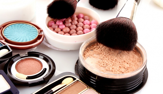 Как правильно выбирать косметику: советы визажиста