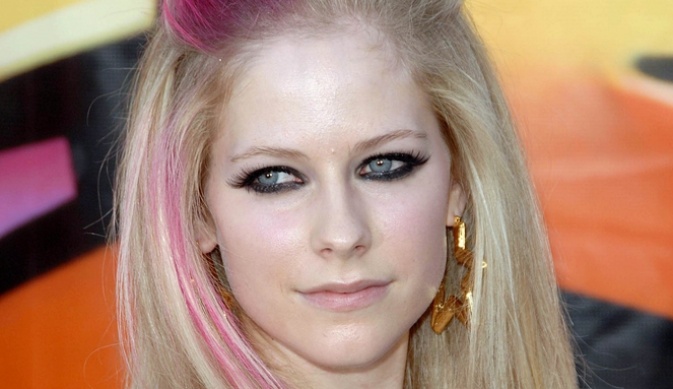 Ужасный макияж звезд: глаза и брови