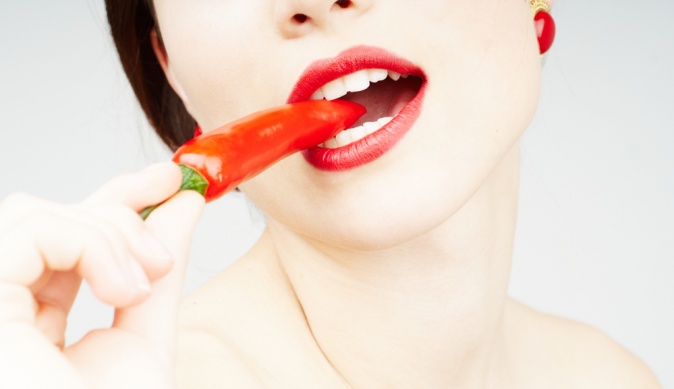 Лето с красной помадой: 4 вида макияжа